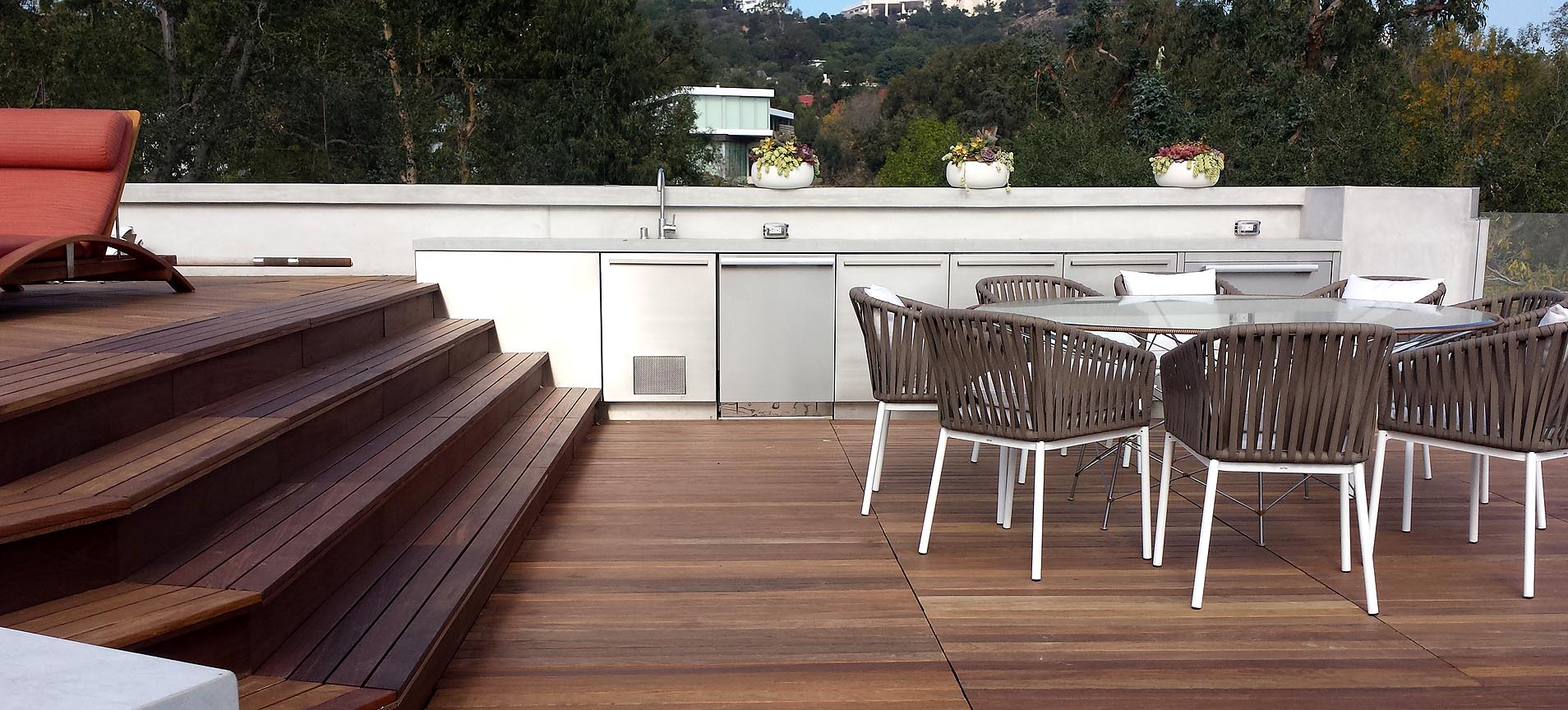 Raised Deck vs Freestanding Deck: Which One Suits You Best?